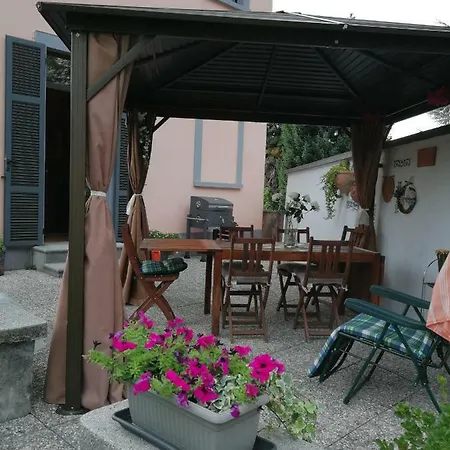 Zizzihome Guest house *
